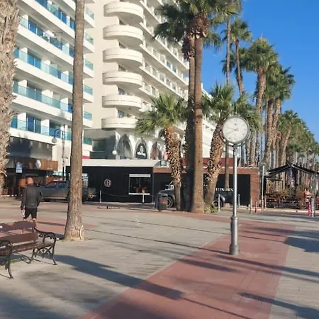Finnikoudes 2 Bed Sea View Daire *