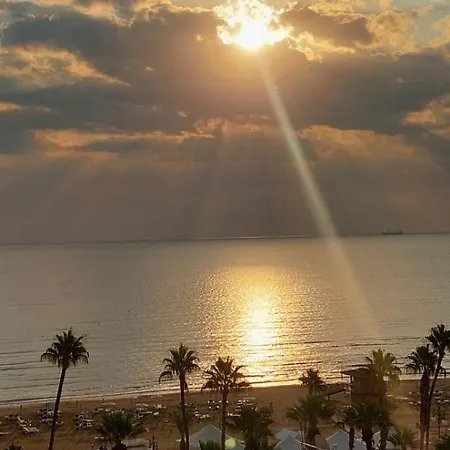 Finnikoudes 2 Bed Sea View * 拉纳卡